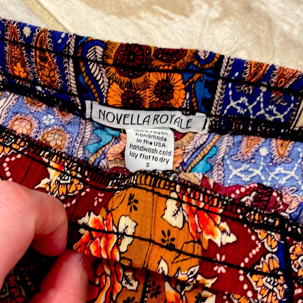 Novella Royale Size S shorts.